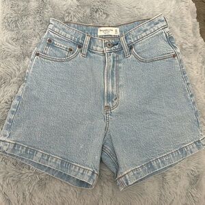 Abercrombie The Dad Shorts Curve Love Women’s Light Wash